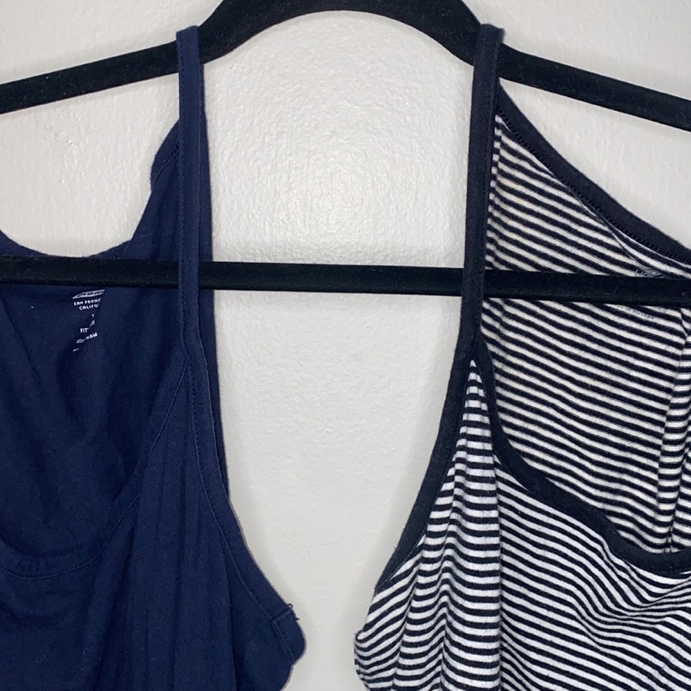🎈Two tank tops- one is black and segura stripes & the other is solid navy top!